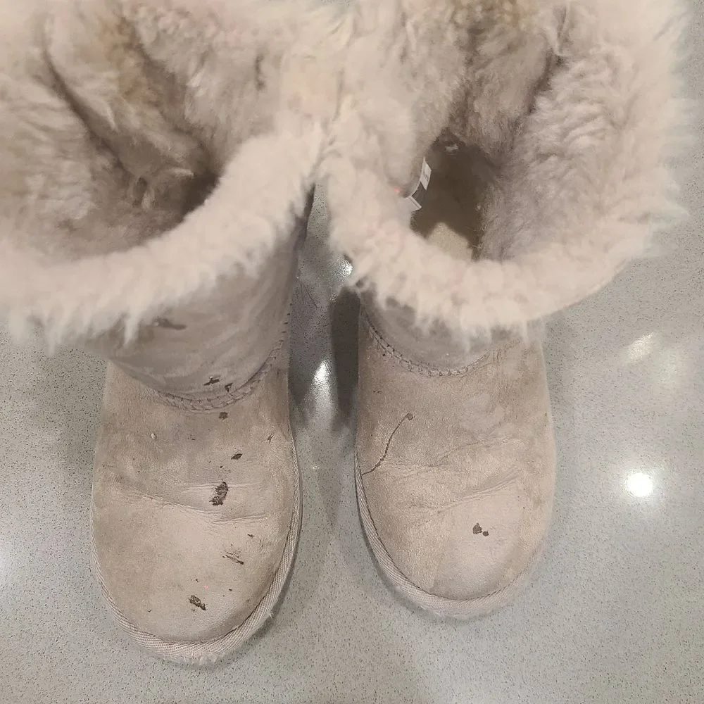 UGG Boots Light Tan With Bows